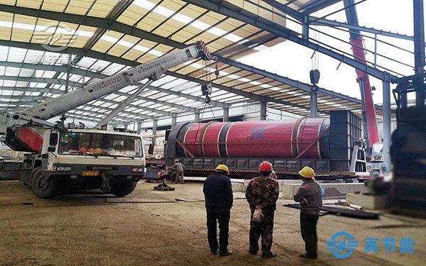 生活污泥干化設(shè)備吊裝現(xiàn)場(chǎng) 生活污泥干化設(shè)備吊裝現(xiàn)場(chǎng)